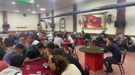 İ­z­m­i­r­­d­e­ ­ç­a­y­ ­o­c­a­ğ­ı­n­d­a­ ­k­u­m­a­r­ ­o­y­n­a­y­a­n­l­a­r­a­ ­2­2­3­ ­b­i­n­ ­l­i­r­a­ ­c­e­z­a­